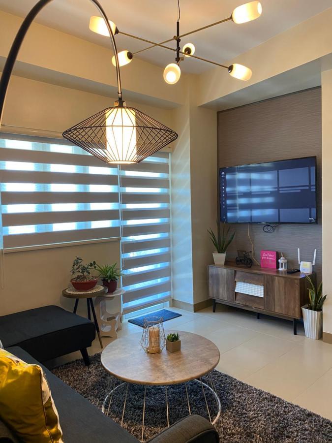 2 Bedroom Corner Executive Suite At Lafayette Park Square Megaworld Blvd Unit 5H イロイロ エクステリア 写真